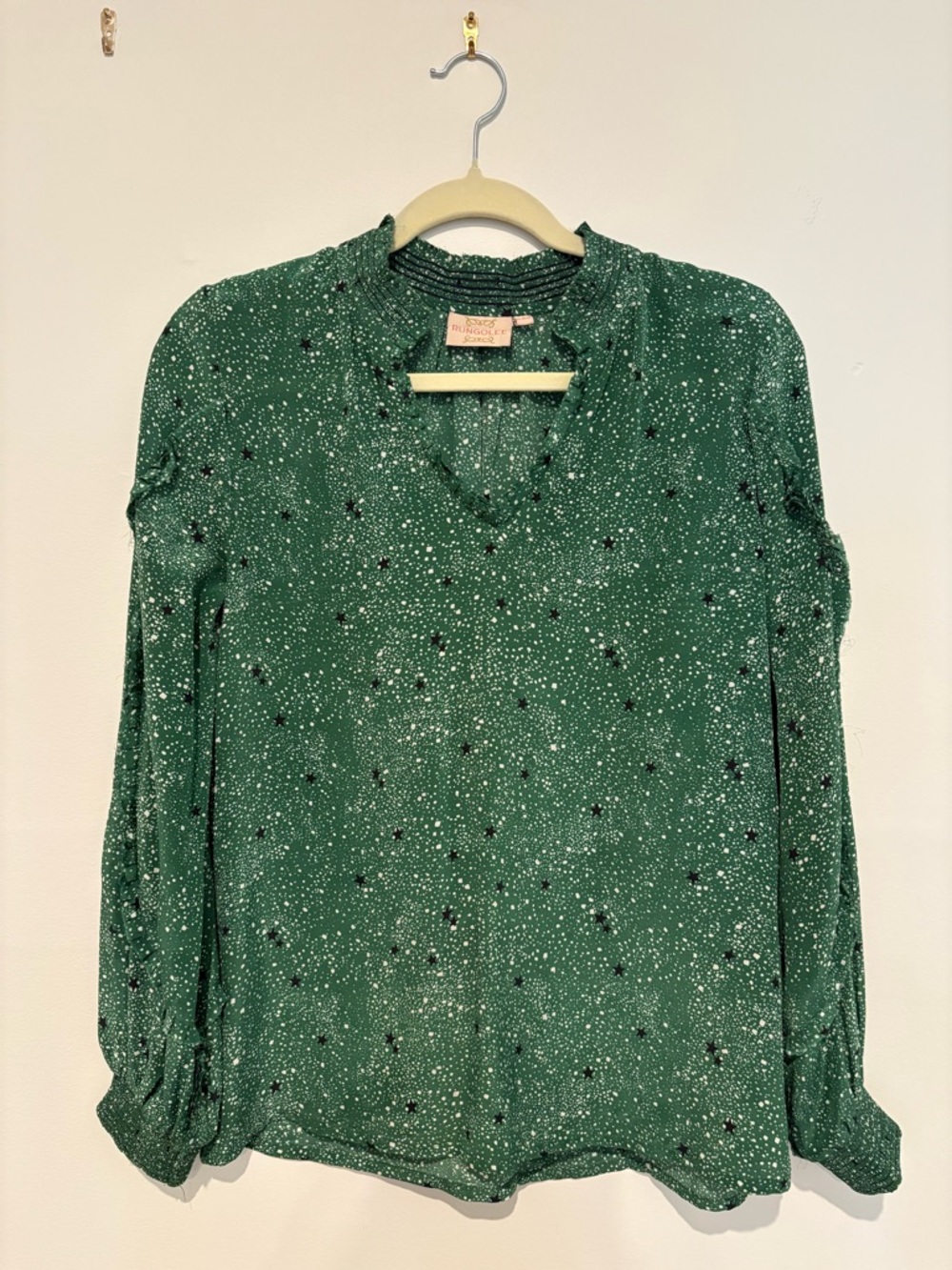 Rungolee Star Print V-Neck Silk Blouse